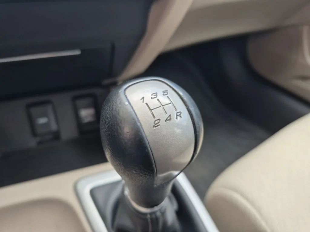 Used 2013 White Honda LX image 19