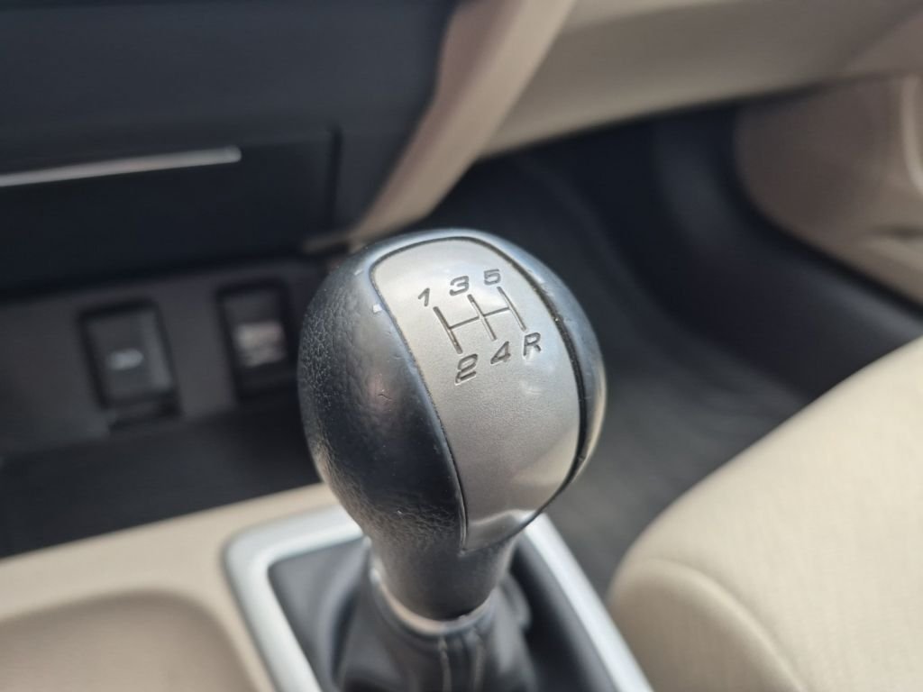 Used 2013 White Orchid Pearl Honda LX image 19