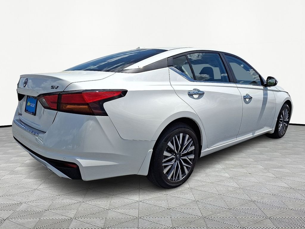 Used 2023 White Nissan 2.5 SV image 7