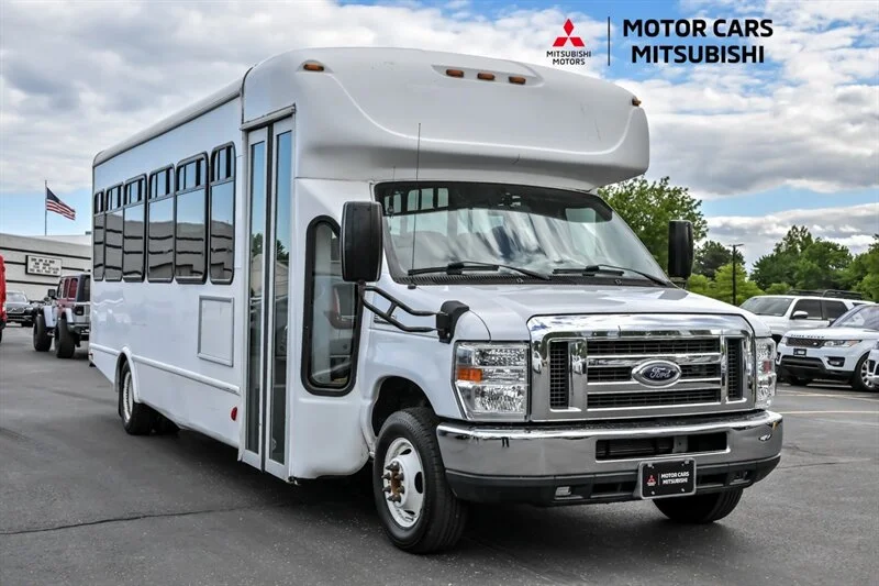 2017 Ford E-Series DRW E-450 Super Duty 158 in WB's photo