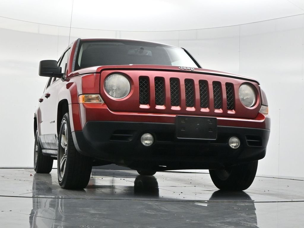 Used 2014 Deep Cherry Red Crystal Pearlcoat Jeep Latitude image 44