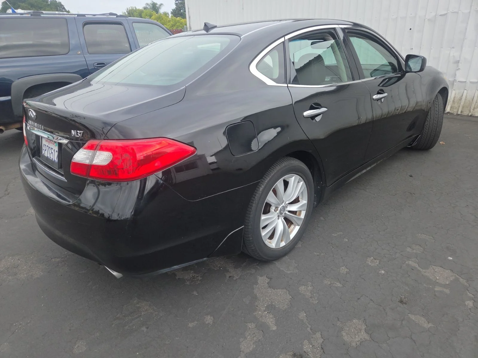 Used 2011 Black Obsidian INFINITI Base image 5