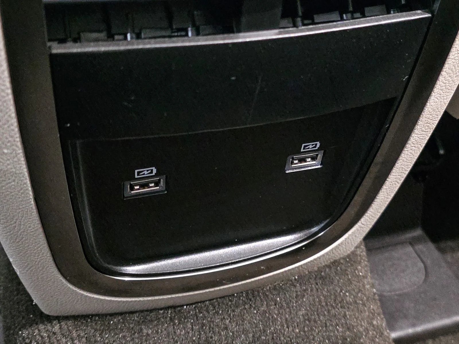 Used 2019 White Lincoln Select image 24