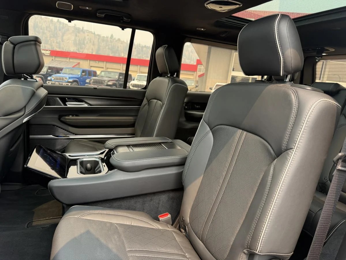 Used 2024 Black Jeep Series Ii Obsidian image 16