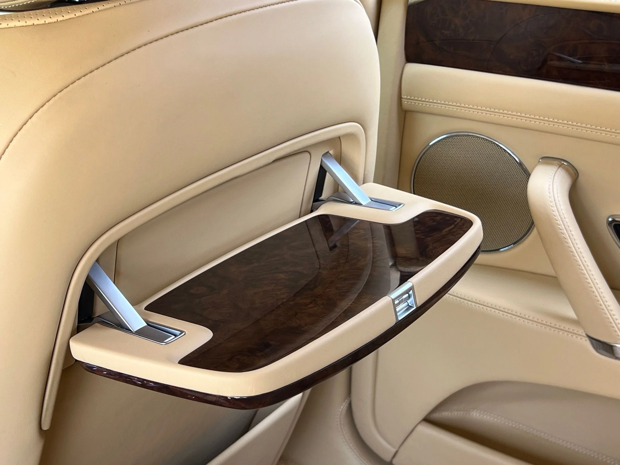 Used 2014 Black Bentley Base image 17