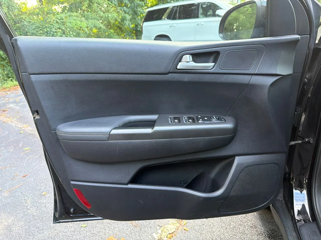 Used 2018 Red Kia LX image 10