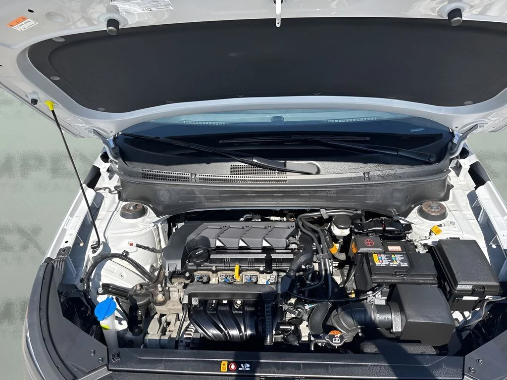 Used 2025 Silver Hyundai SEL image 28