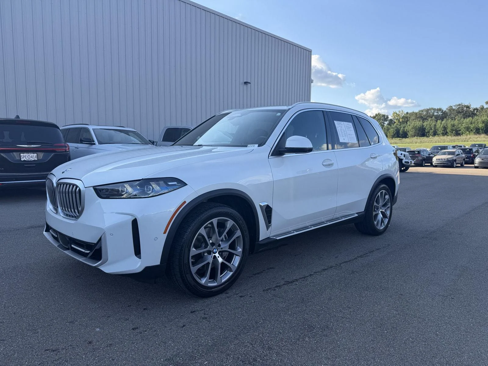 Used 2024 Mineral White Metallic BMW xDrive40i image 1