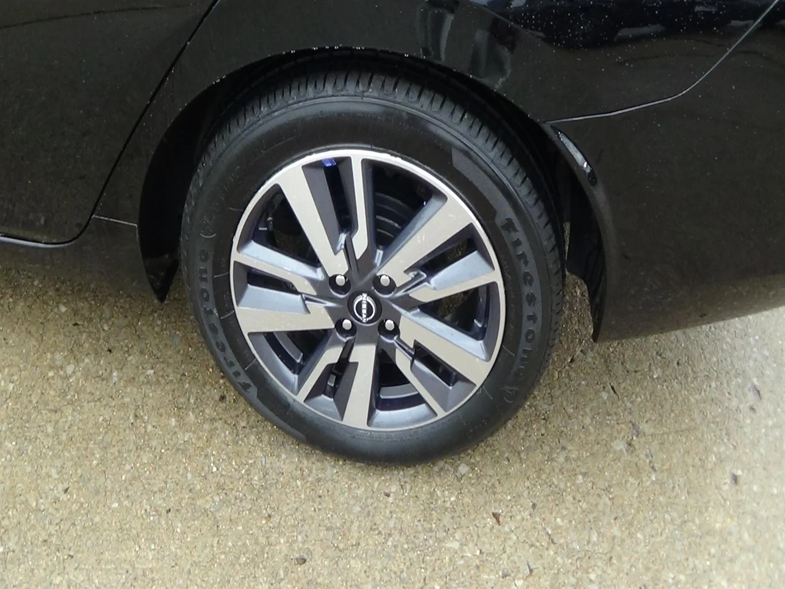 Used 2025 Super Black (kh3) Nissan SV image 9
