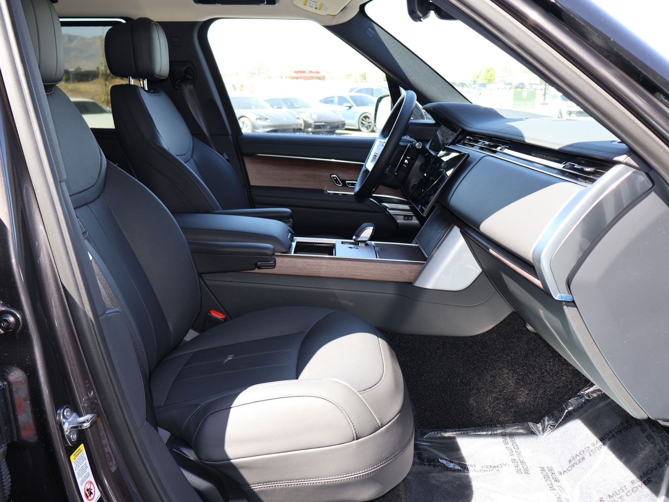 Used 2025 Eiger Grey Metallic Land Rover SE image 31