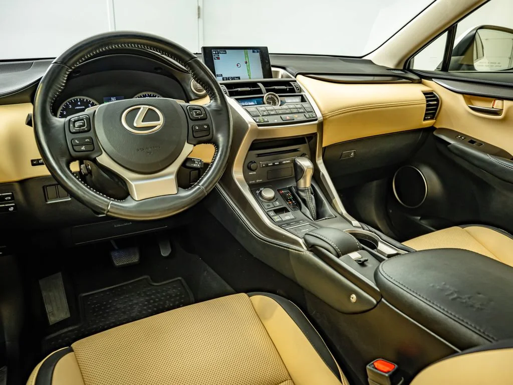 Used 2015 White Pearl Lexus 200t image 32