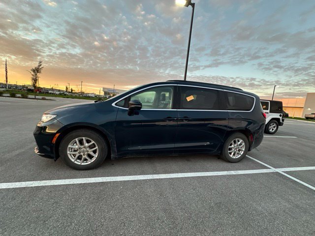 Used 2022 Chrysler Pacifica Touring L with VIN 2C4RC1BG9NR105888 for sale in Kansas City