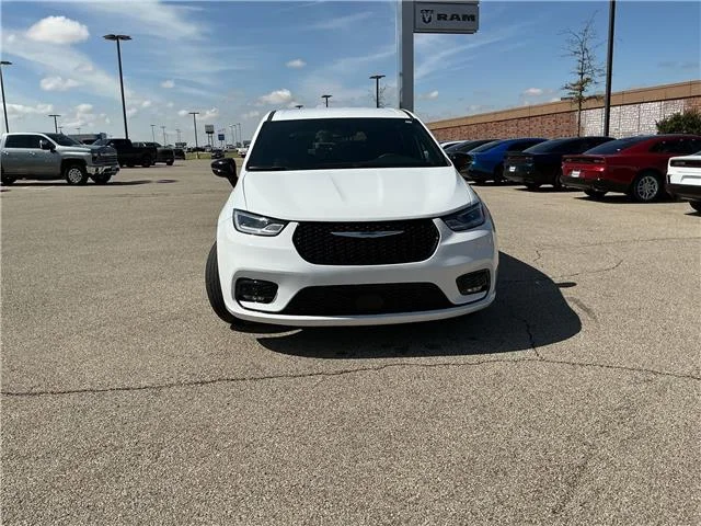 Used 2025 Bright White Clearcoat Chrysler Select Front-Wheel Drive Passenger image 3