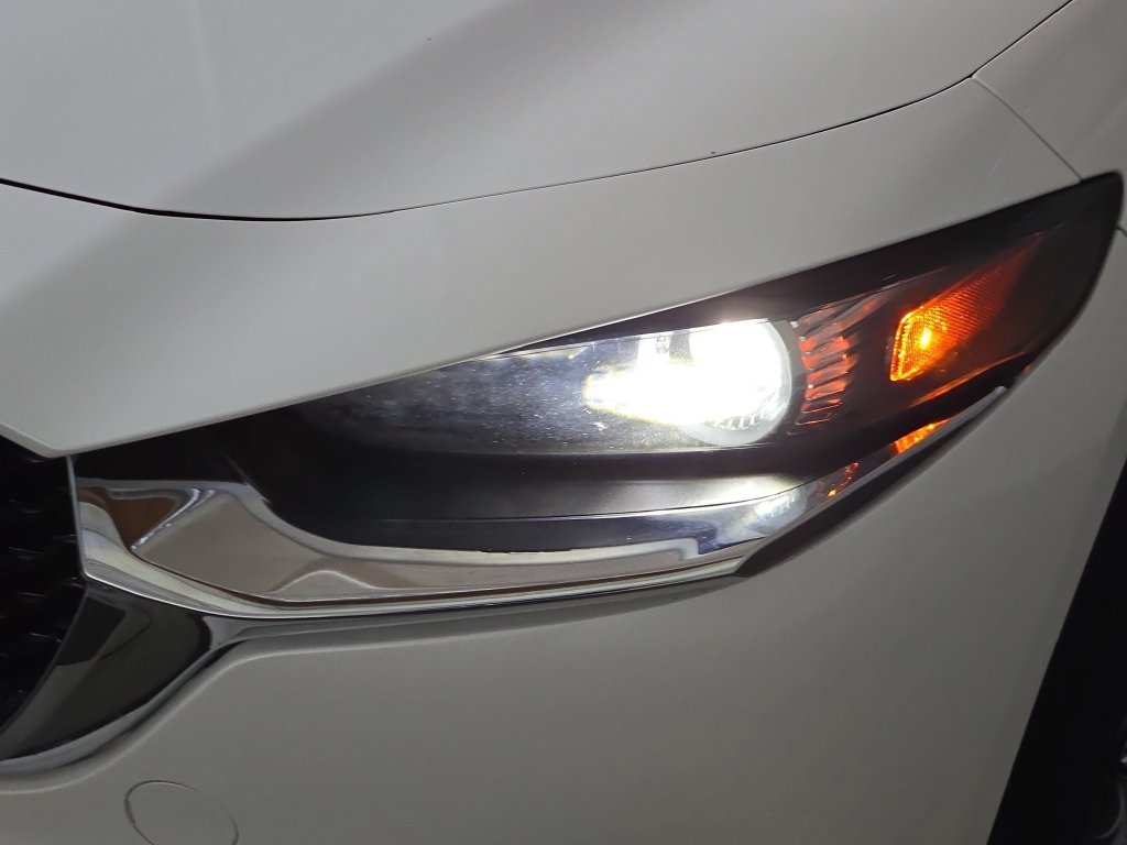 Used 2021 Snowflake White Pearl Mica Mazda Preferred image 31