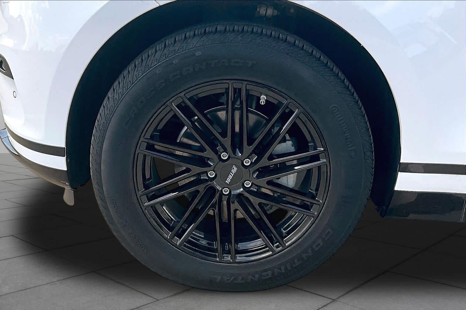 Used 2020 Fuji White Land Rover S image 10