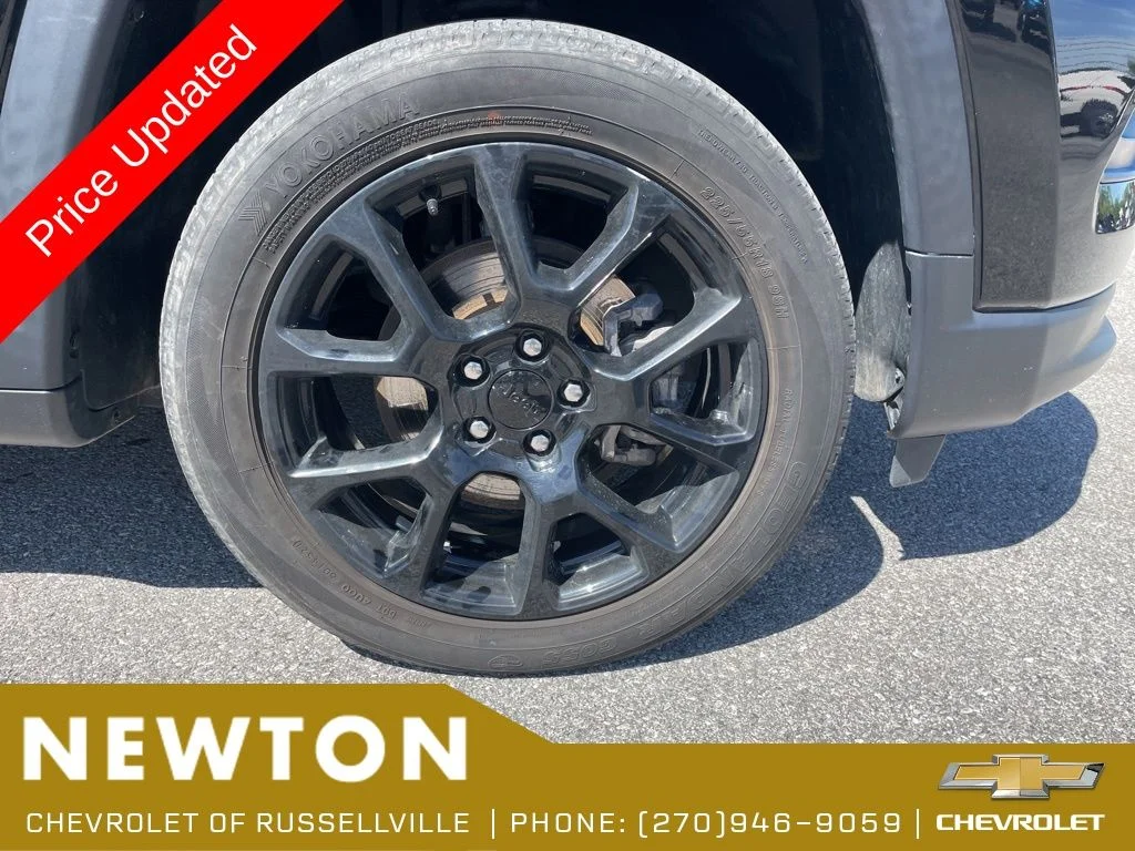 Used 2022 Diamond Black Jeep Latitude image 42