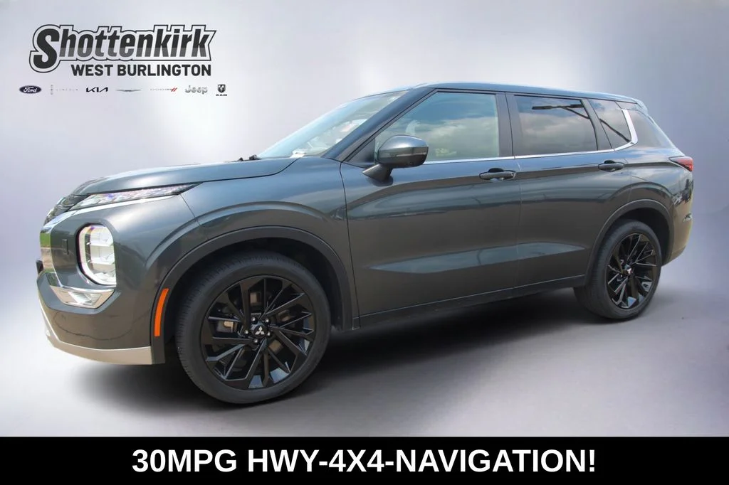Used 2024  Mitsubishi SE image 1