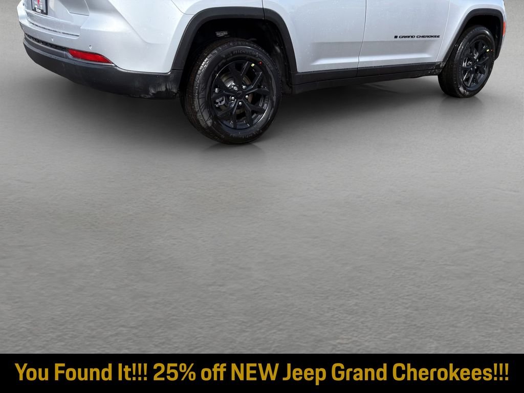 New 2026 Silver Zynith Exterior Paint Jeep Altitude image 32