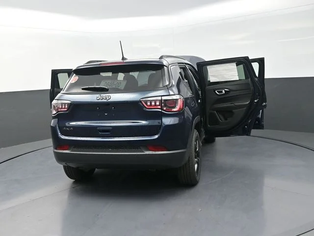 New 2026 Fathom Blue Pearl-Coat Exterior Paint Jeep Latitude image 35