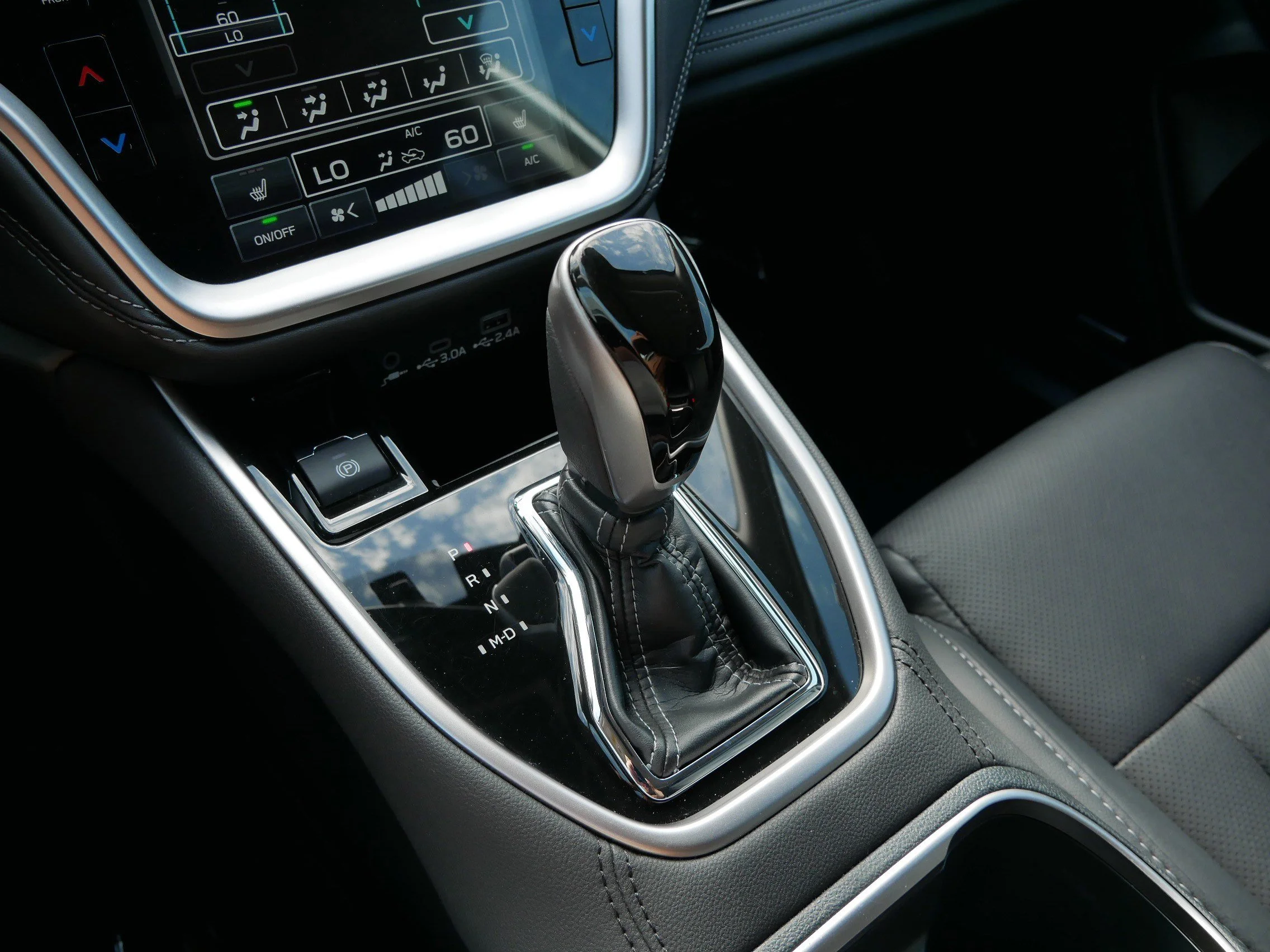 Used 2024 Ice Silver Metallic Subaru Limited image 24