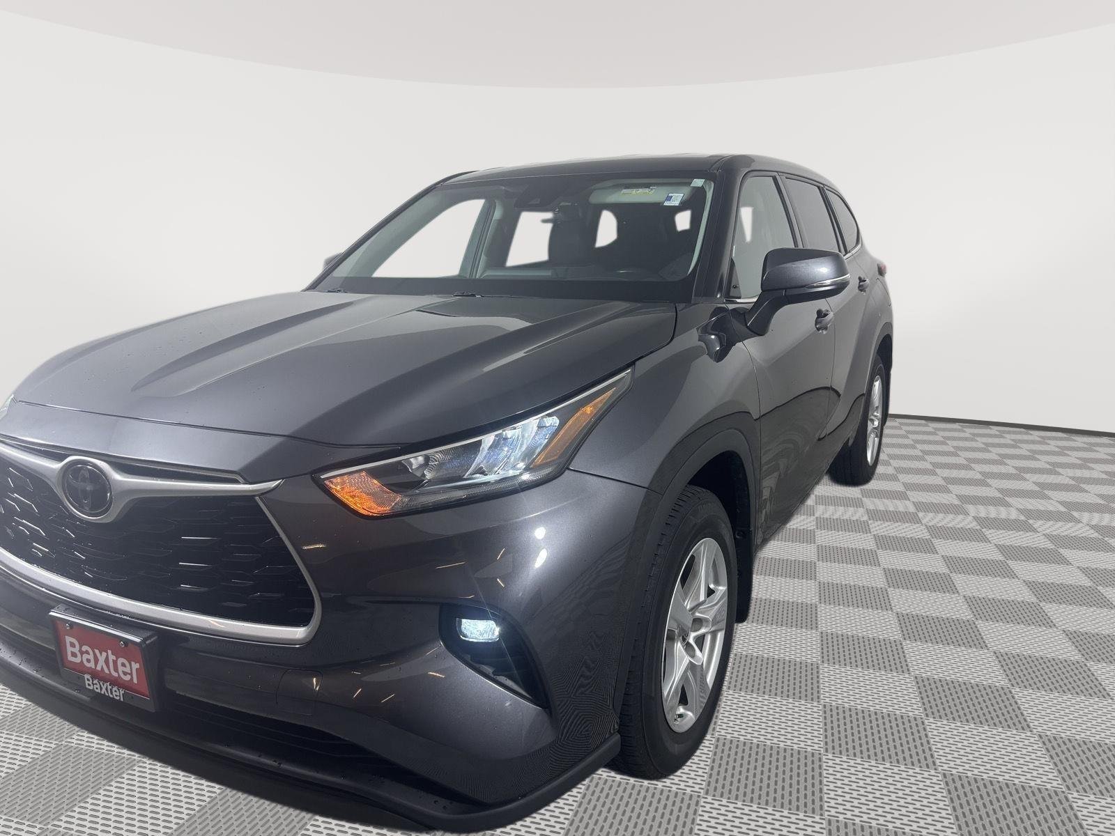 Used 2020 Magnetic Gray Metallic Toyota LE image 13