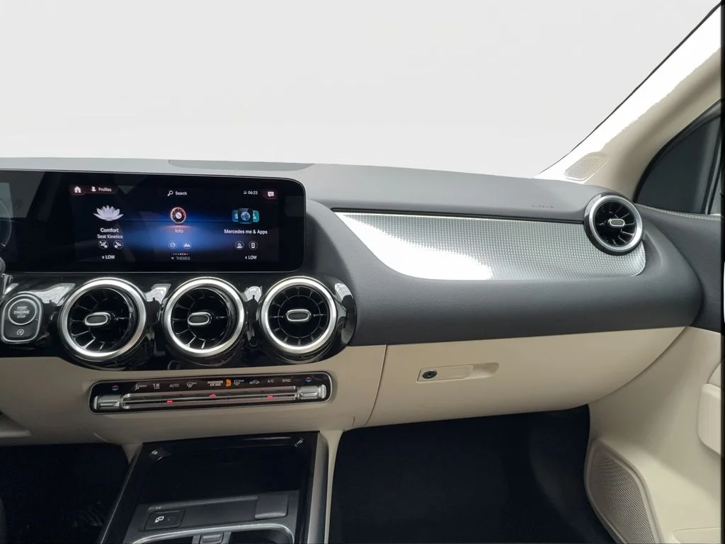 Used 2022 White Mercedes-Benz GLA 250 image 42