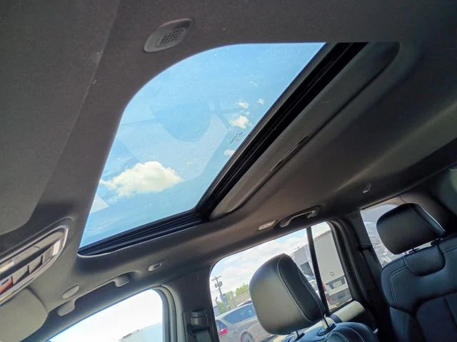 New 2026 Silver Zynith Exterior Paint Jeep Altitude image 19
