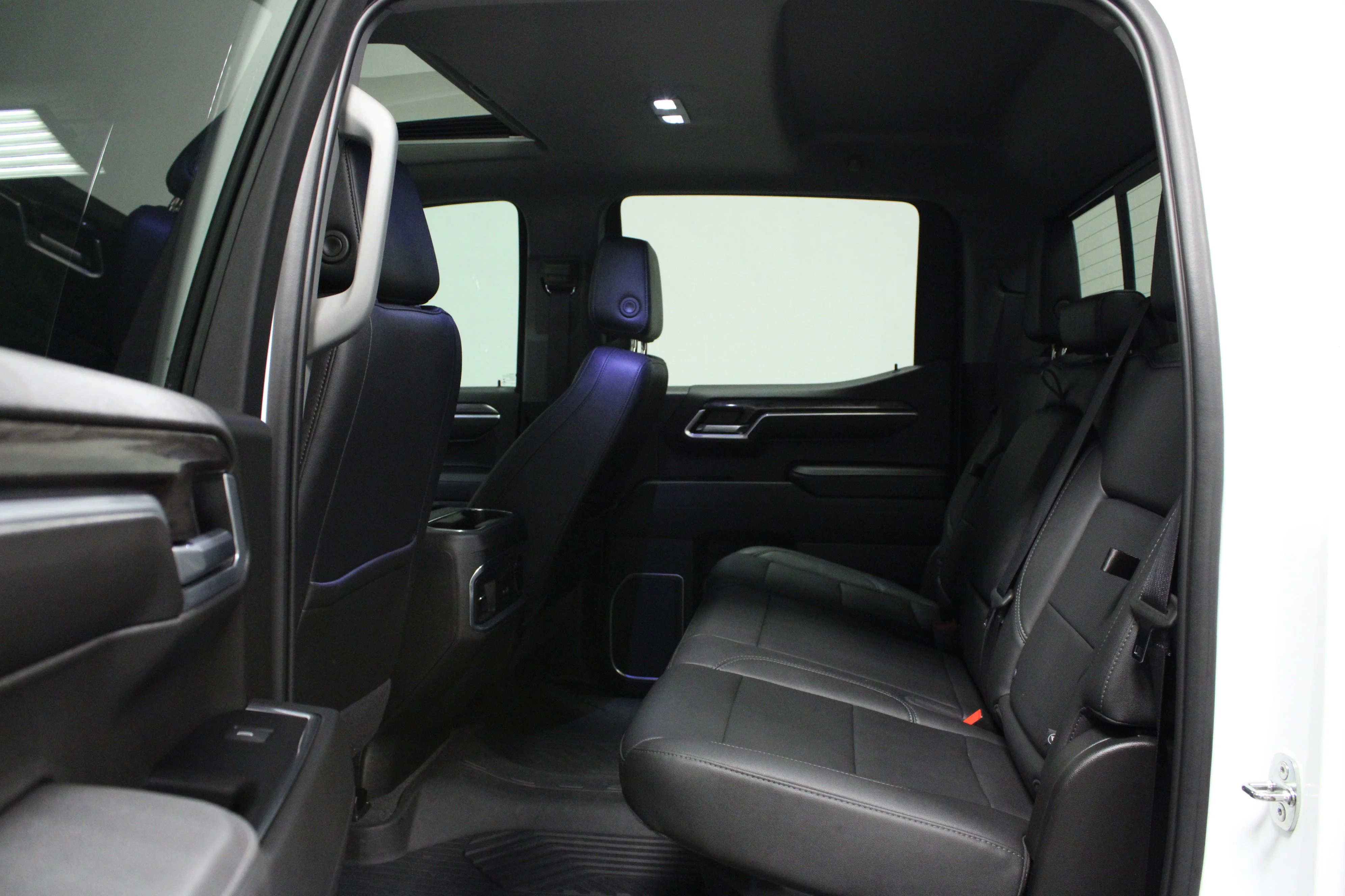 Used 2022 Summit White Chevrolet LTZ image 13