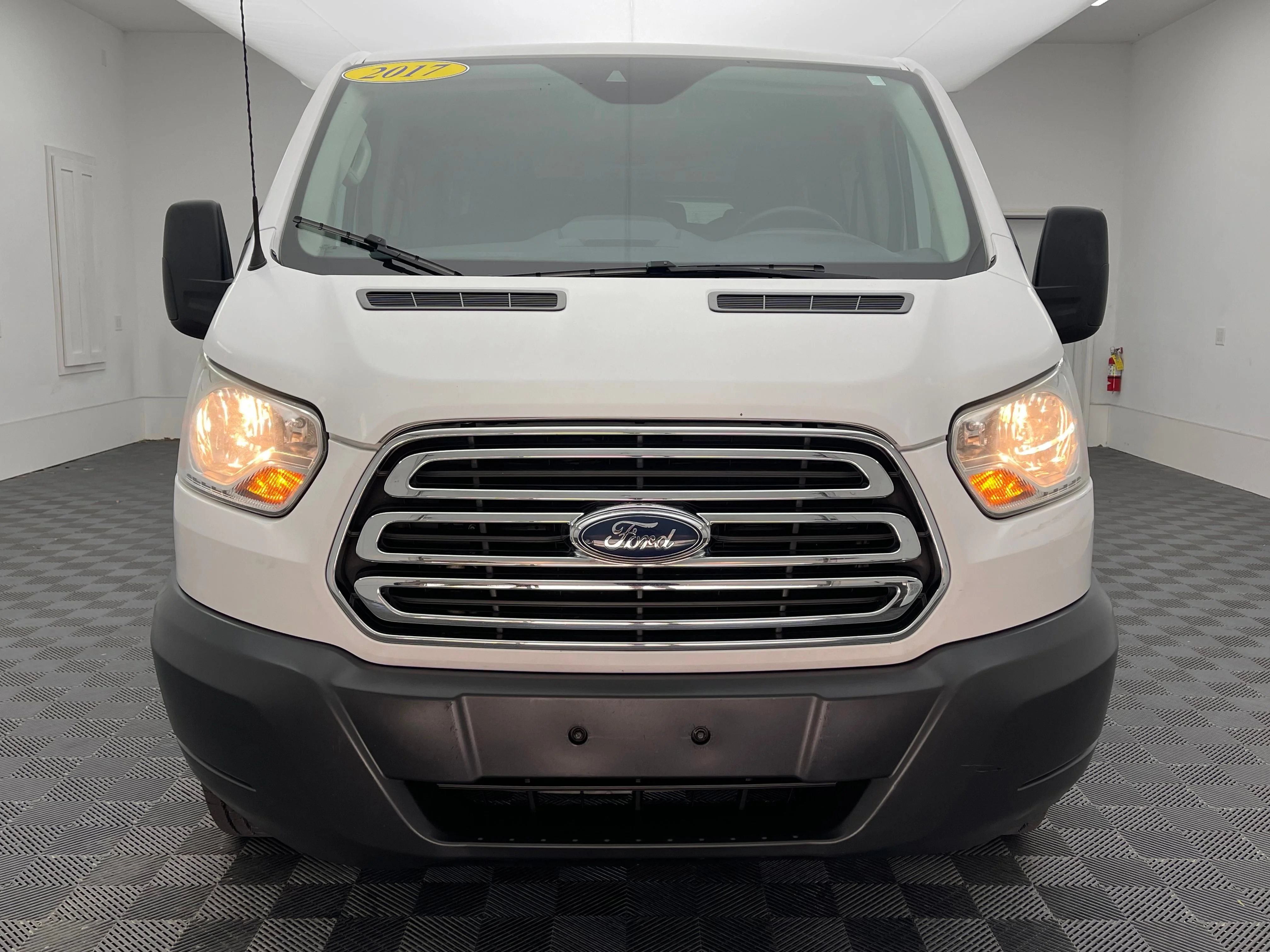 Used 2017 Oxford White Ford XLT image 12
