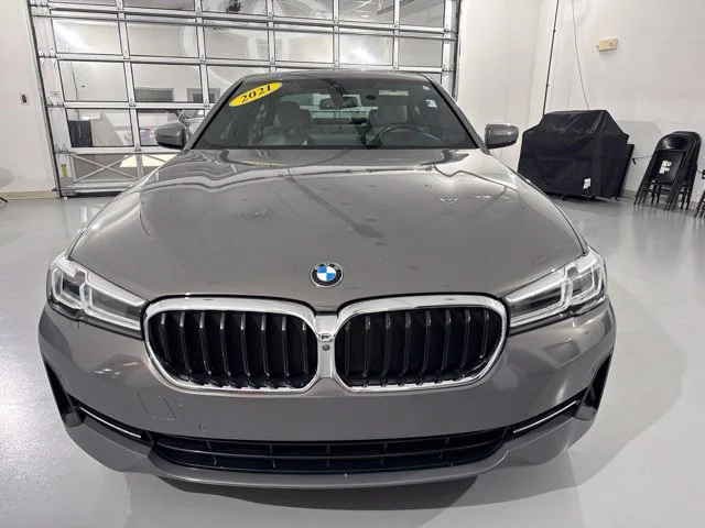 Used 2021 Gray BMW 530i xDrive image 2