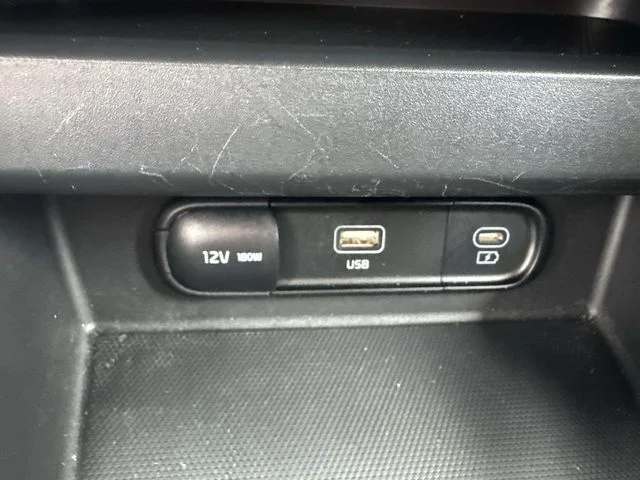 Used 2025 White Kia S image 43