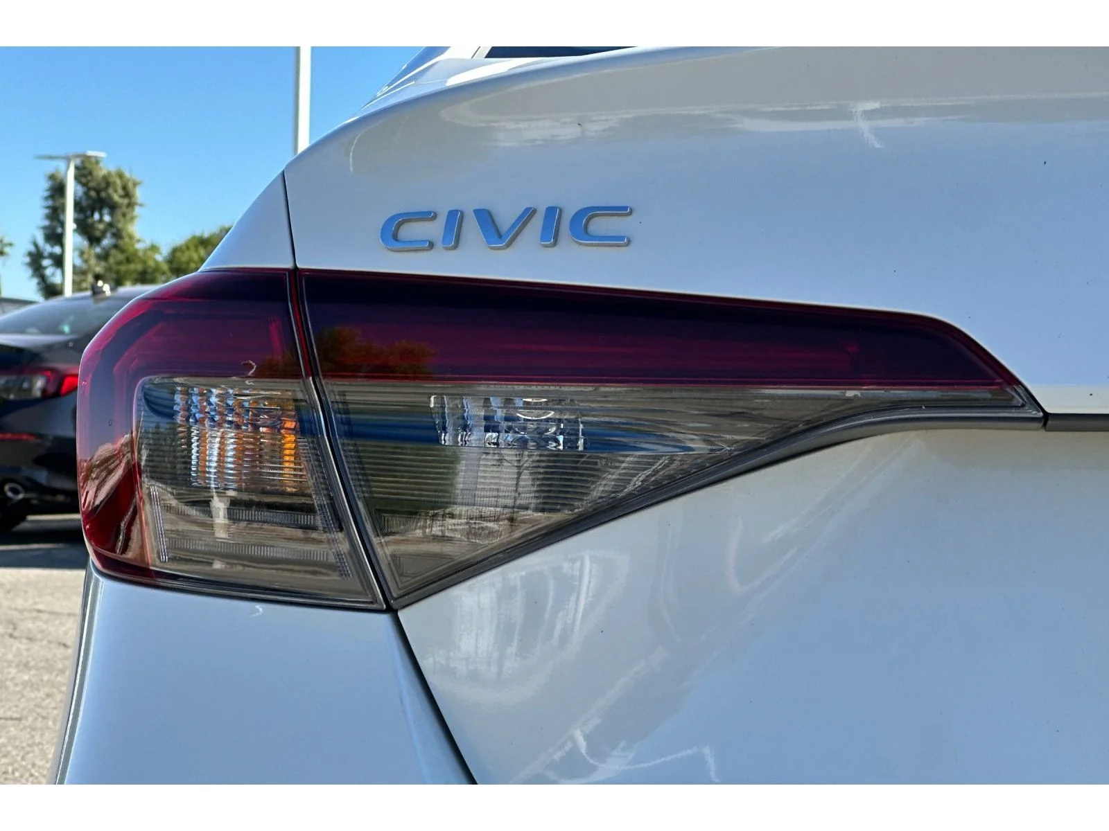 Used 2025 Platinum White Pearl Honda Sport image 45
