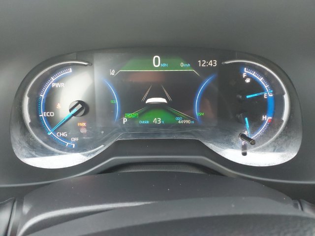 Used 2025 White Toyota XLE image 14
