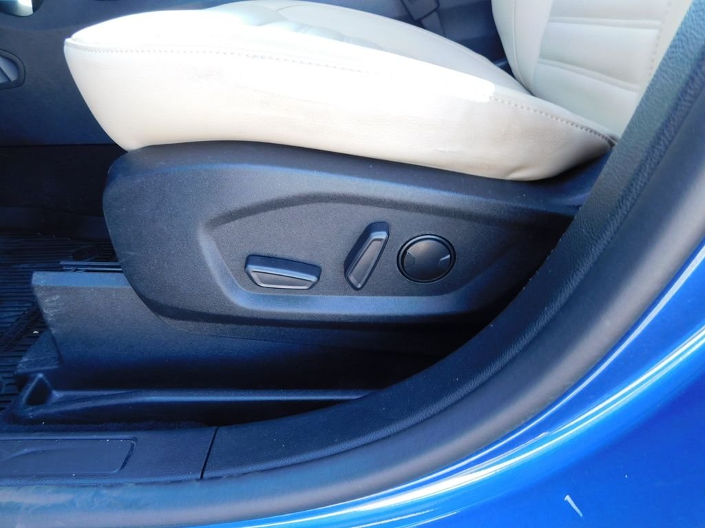 Used 2023 Blue Ford SEL image 17