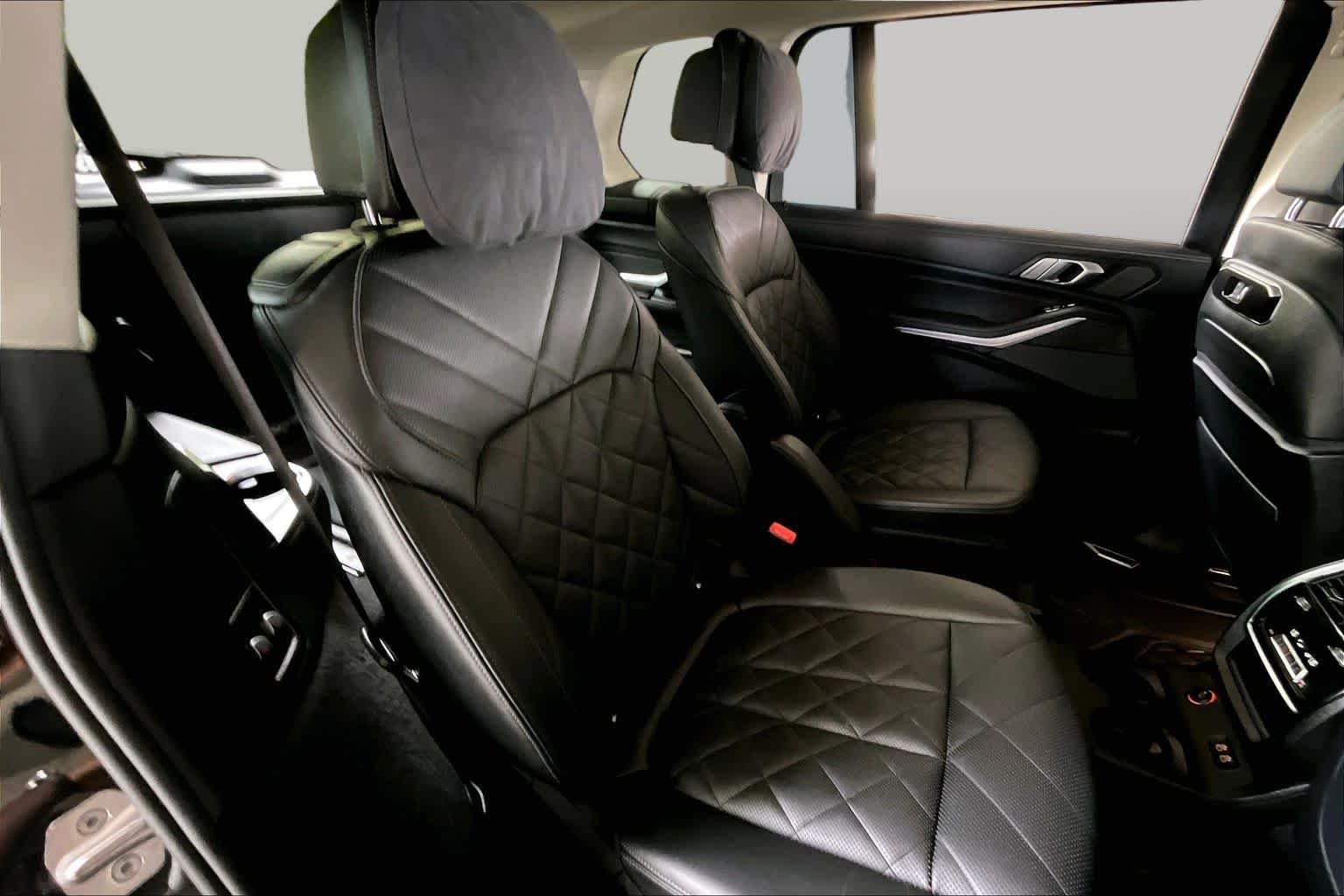 Used 2025 Black Sapphire Metallic BMW xDrive40i image 19