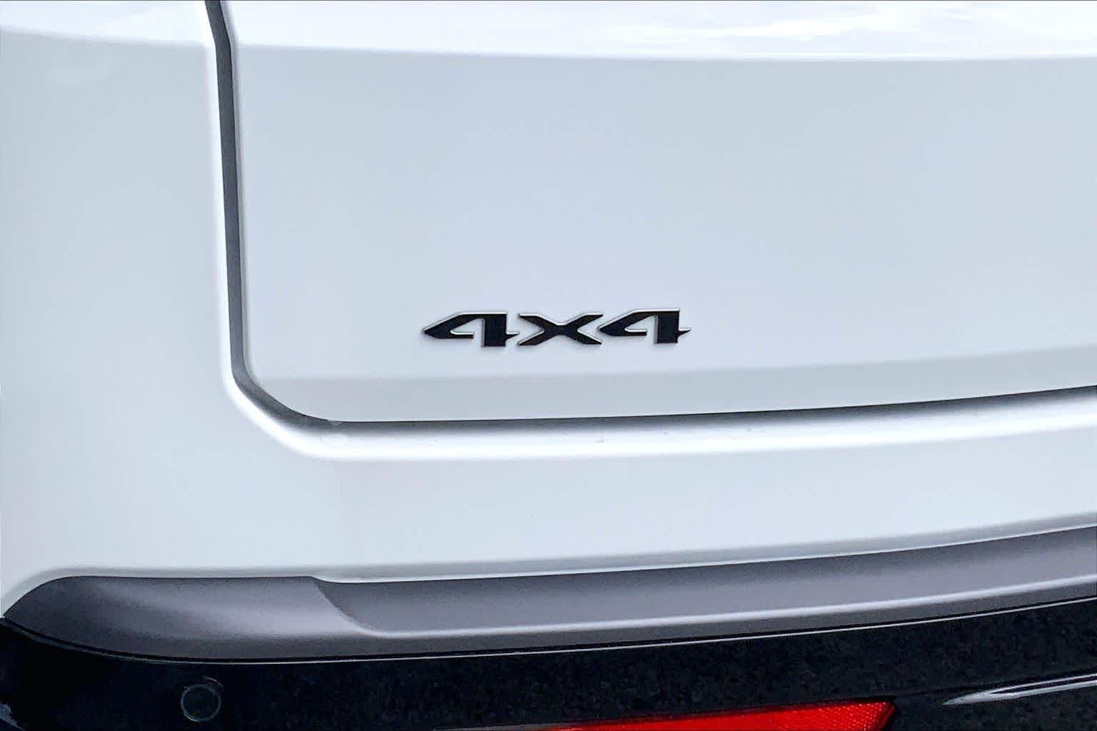 New 2026 Bright White Clear-Coat Exterior Paint Jeep  image 14
