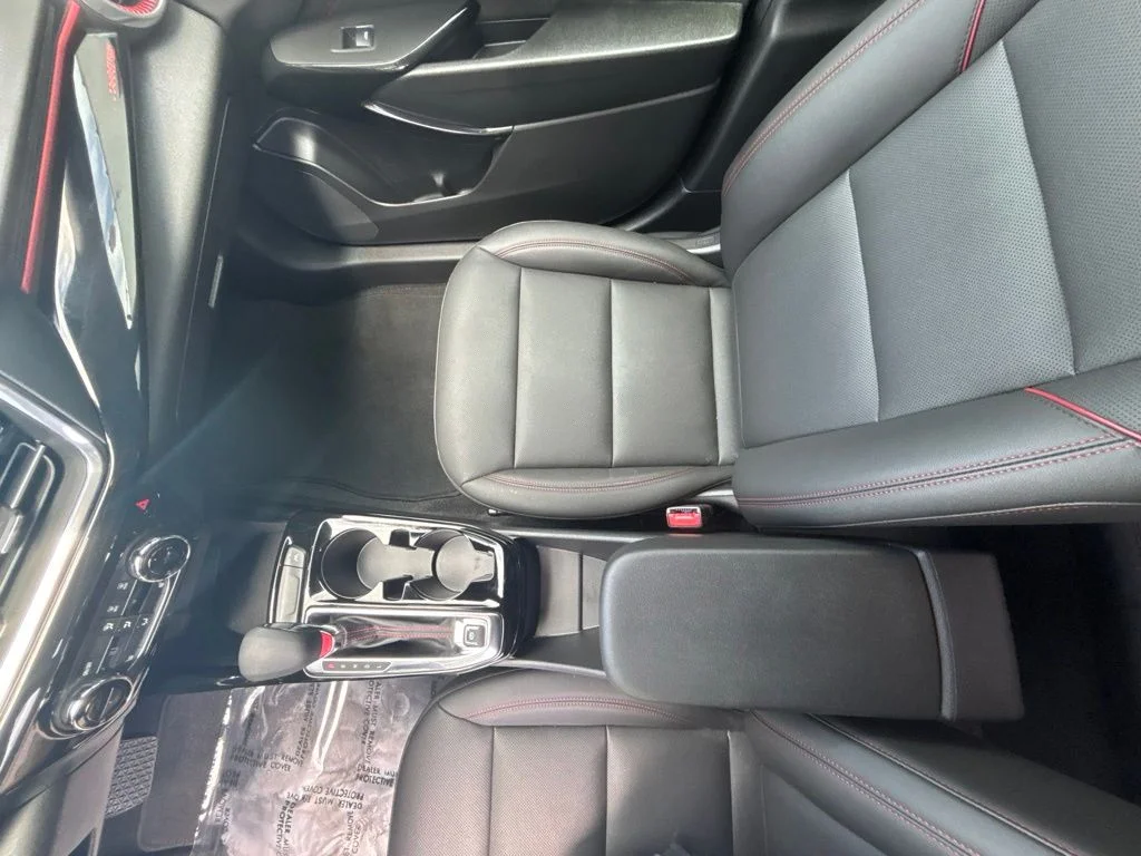 Used 2025 White Chevrolet 2RS image 18