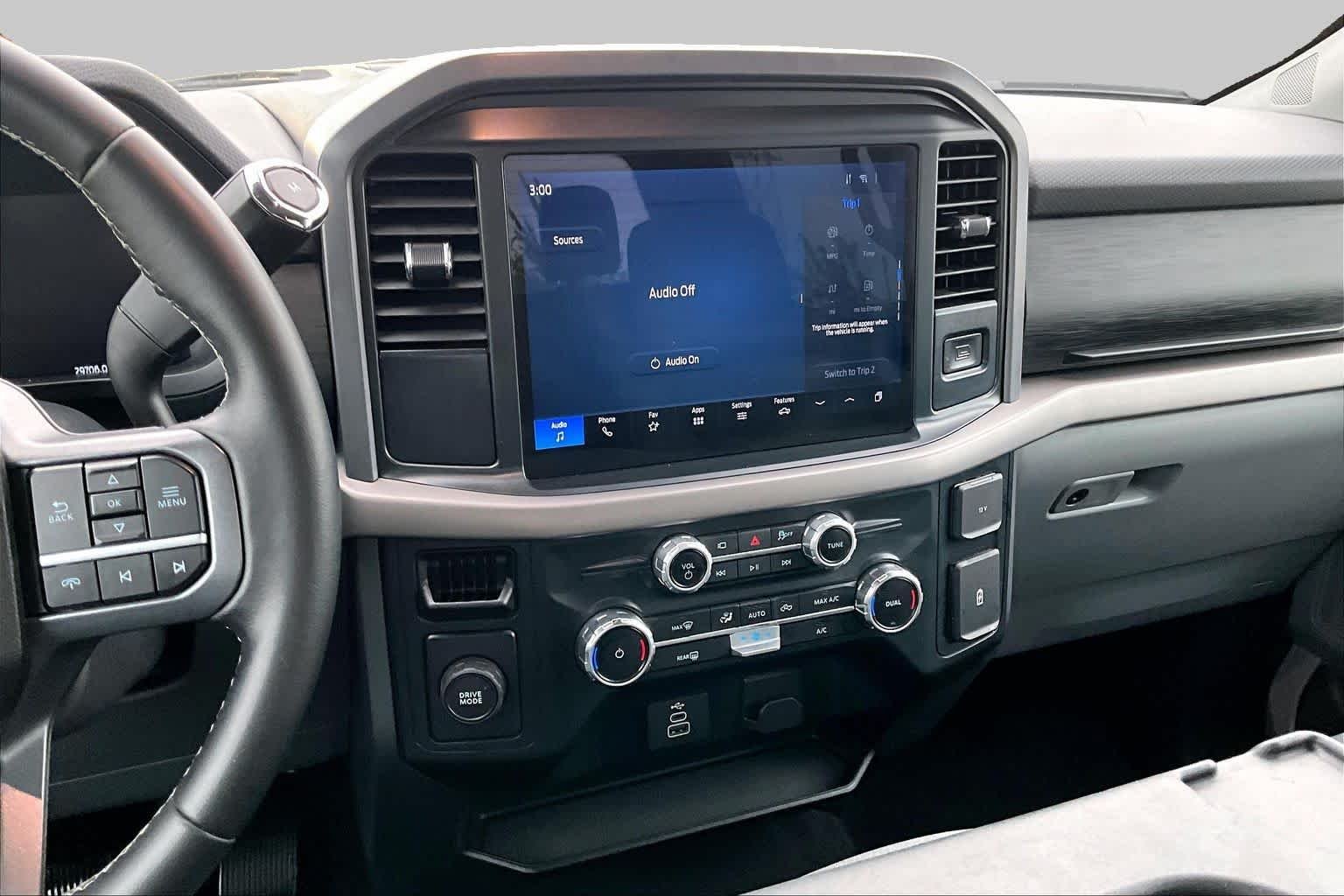 Used 2025 Atlas Blue Metallic Ford XLT image 7
