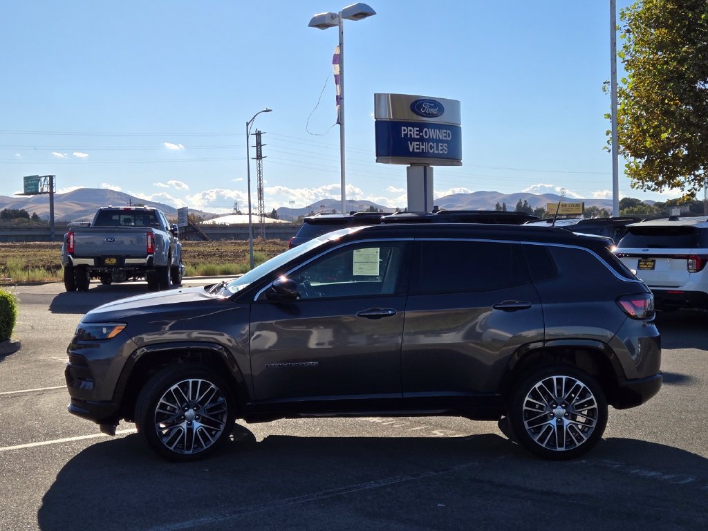 Used 2022 Gray Jeep Limited image 7