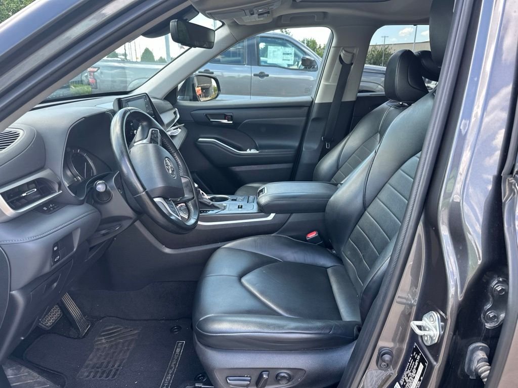 Used 2022 Gray Toyota XLE image 3