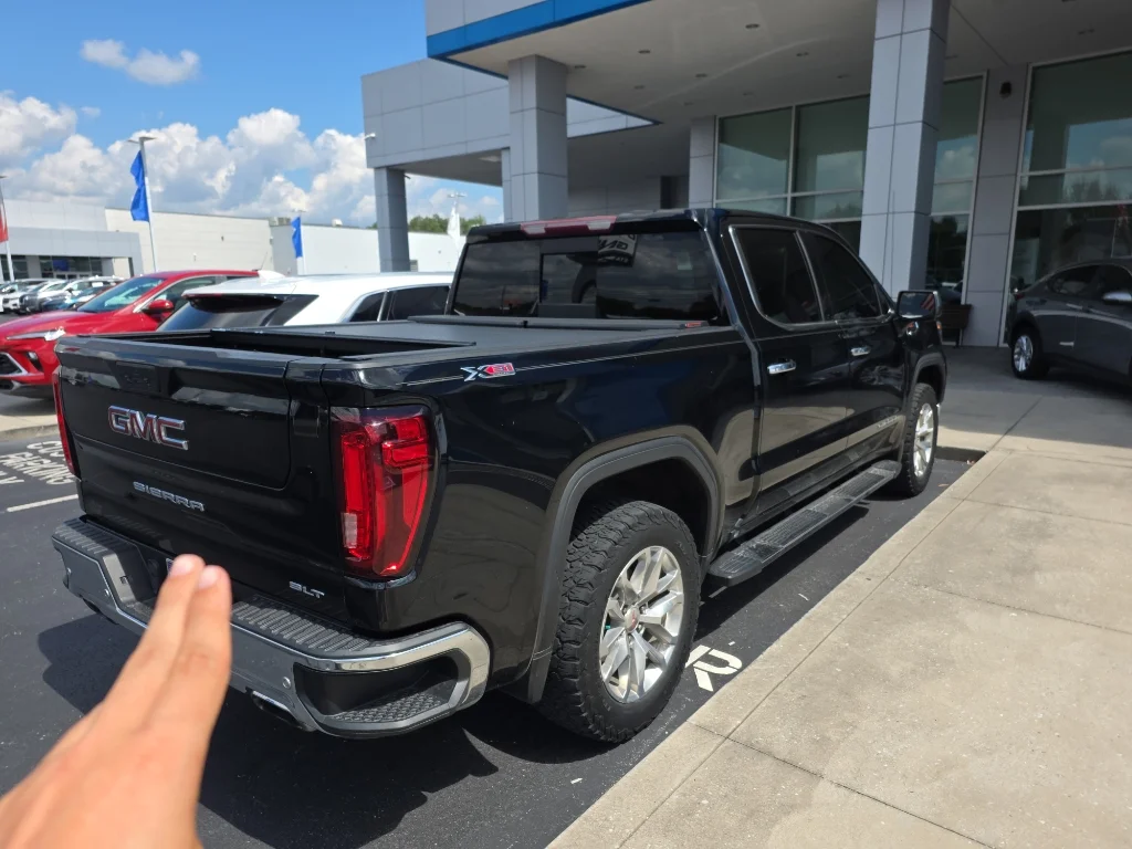 Used 2019 ONYX BLACK GMC SLT image 4