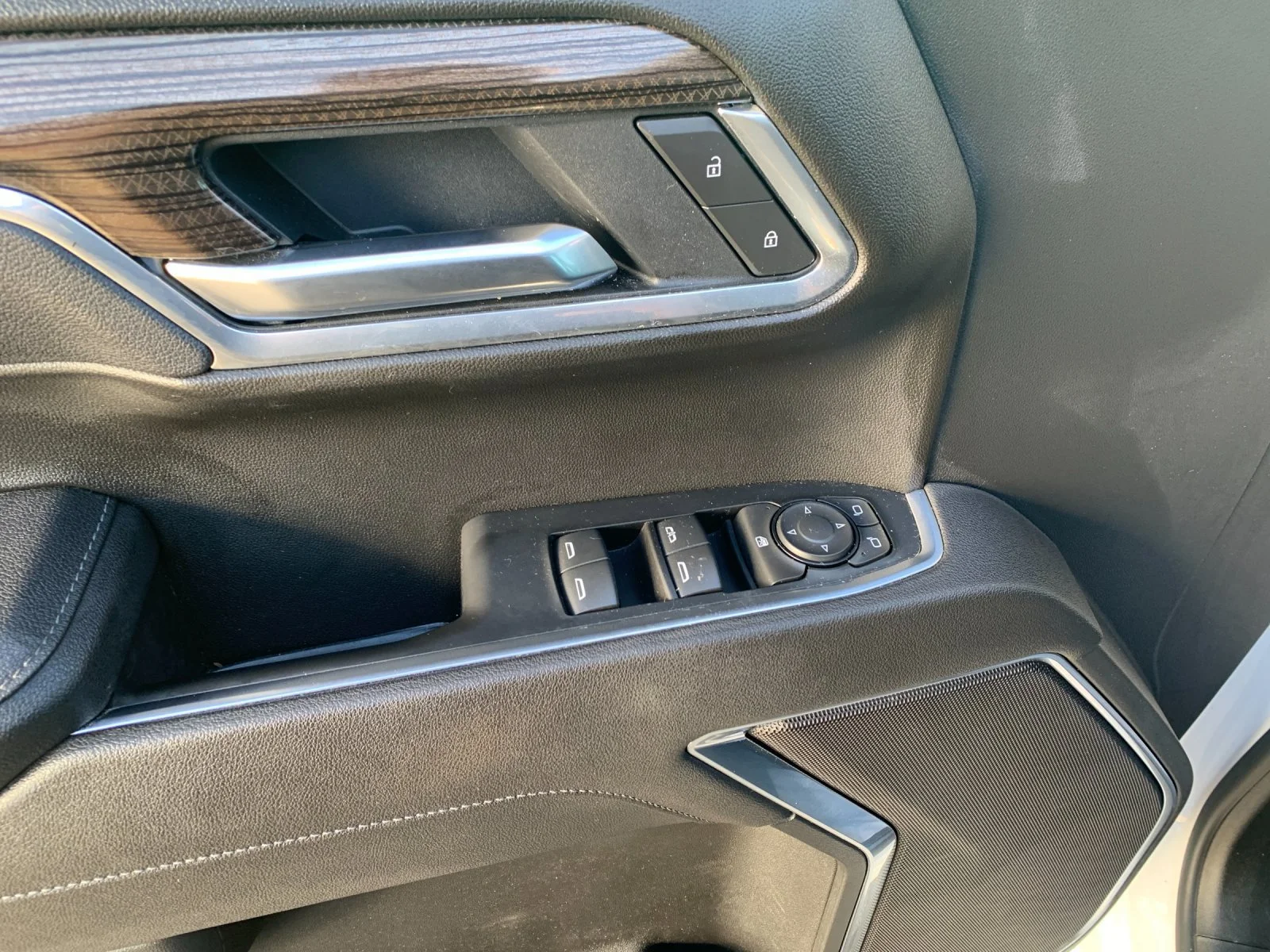 Used 2026 Summit White Chevrolet RST image 12