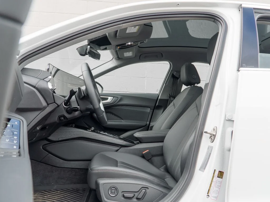 Used 2025 White Audi  image 17