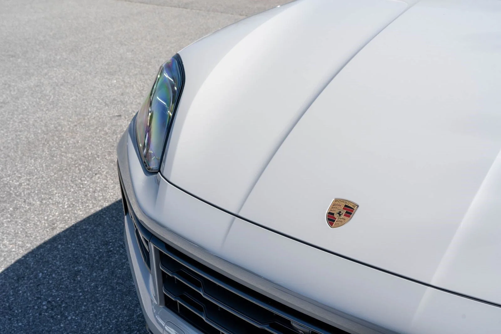 Used 2025 White Porsche S E-Hybrid Coupe image 18