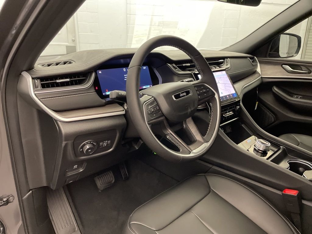 New 2025 Baltic Gray Metallic Clear-Coat Exterior Paint Jeep Limited image 14