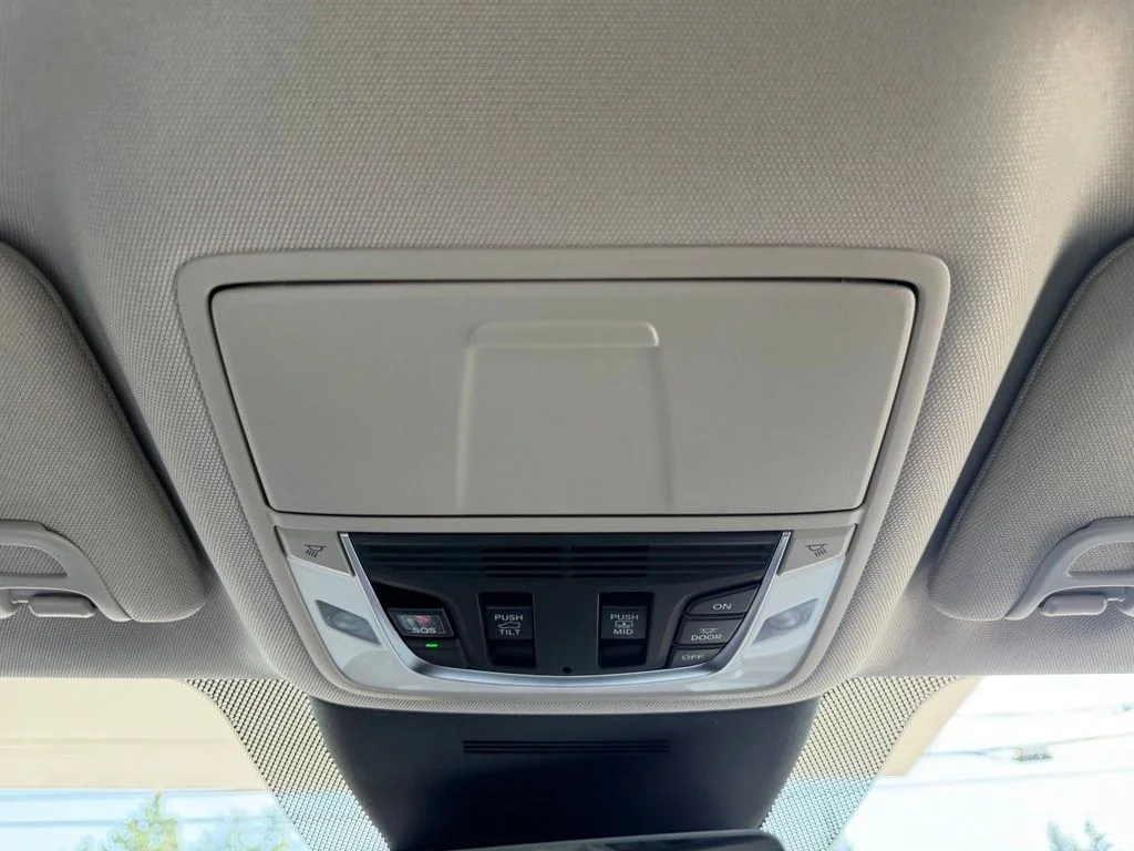 New 2026 Solar Silver Metallic Acura Base image 28