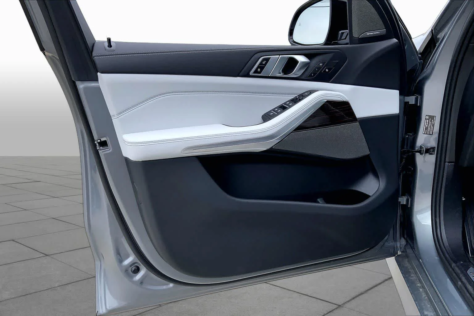 New 2026 Skyscraper Grey Metallic BMW xDrive40i image 10