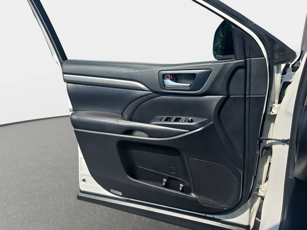Used 2019 White Toyota SE image 30