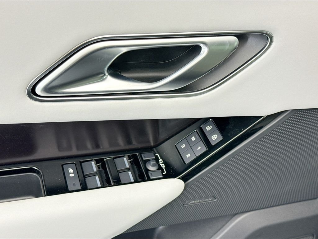 New 2026 Varesine Blue Land Rover Dynamic SE image 22