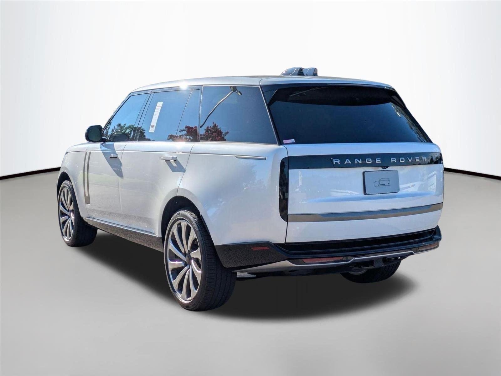 New 2026 Icy White Land Rover SE image 7